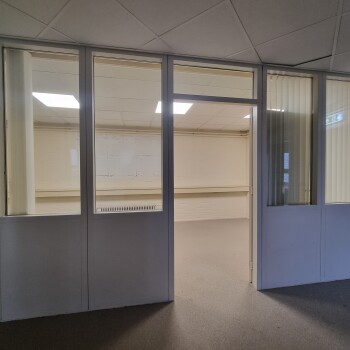 Zicht op atelier 3.08 vanaf de gang